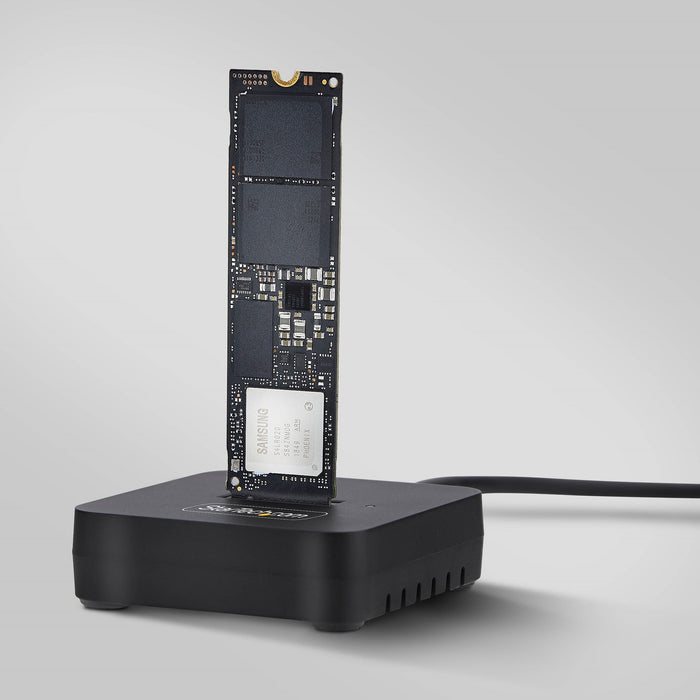 StarTech.com USB-C/USB-A to M.2 NVMe Dock Adapter, 10Gbps, Tool-Free External M.2 NVMe SSD Reader, B+M/M-Key, SSD, M.2, M.2, USB 3.2 Gen 2 (3.1 Gen 2) Type-C, Black, 10 Gbit/s