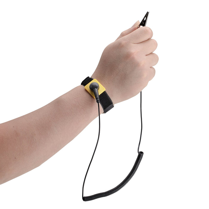 StarTech.com Antistatic Wrist Strap with Grounding Cable, ESD Safe Band with 5ft / 1.5m Detachable Cord, Prevent Electrostatic Discharge, Adjustable Fit, TAA, 150 cm, Black