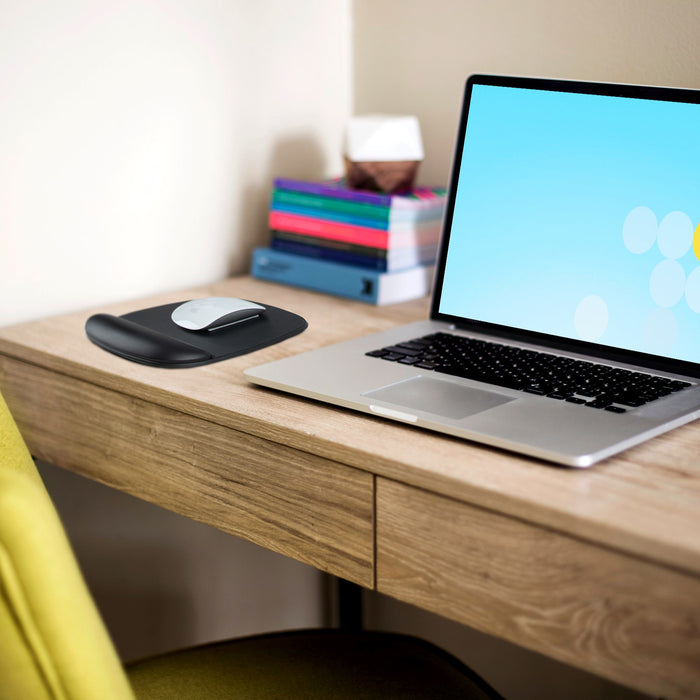 StarTech.com Mouse Pad with Hand rest, 6.7x7.1x 0.8in (17x18x2cm), Ergonomic Mouse Pad with Wrist Support, Desk Wrist Pad w/ Non-Slip PU Base, Cushioned Gel Mouse Pad w/ Palm Rest - TAA, Black, Monochromatic, Polyurethane, Wrist rest, Non-slip base