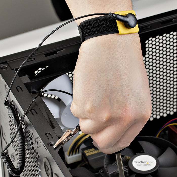 StarTech.com Antistatic Wrist Strap with Grounding Cable, ESD Safe Band with 5ft / 1.5m Detachable Cord, Prevent Electrostatic Discharge, Adjustable Fit, TAA, 150 cm, Black