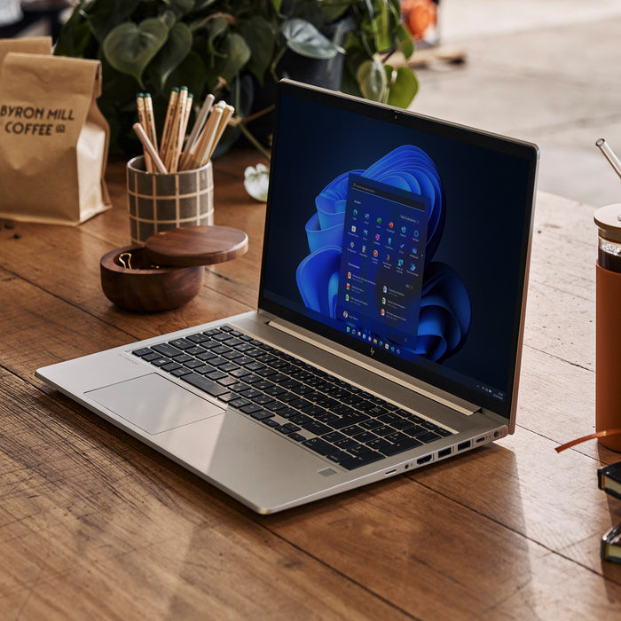 HP 450 G9, Intel® Core™ i5, 1.3 GHz, 39.6 cm (15.6"), 1920 x 1080 pixels, 8 GB, 256 GB